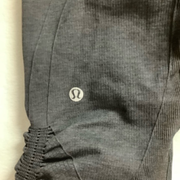 Lululemon In The Flow Crop Leggings Heathered Black Size 4 - Picture 6 of 10